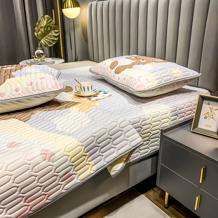 91家纺网 家纺一手货源 找家纺 慕尚2025新款乳胶凉席 睡货小熊