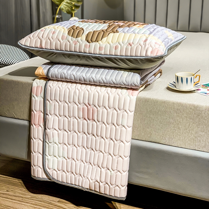 91家纺网 家纺一手货源 找家纺 慕尚2025新款乳胶凉席 睡货小熊