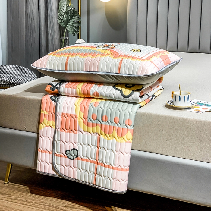 91家纺网 家纺一手货源 找家纺 慕尚2025新款乳胶凉席 樱桃熊兔