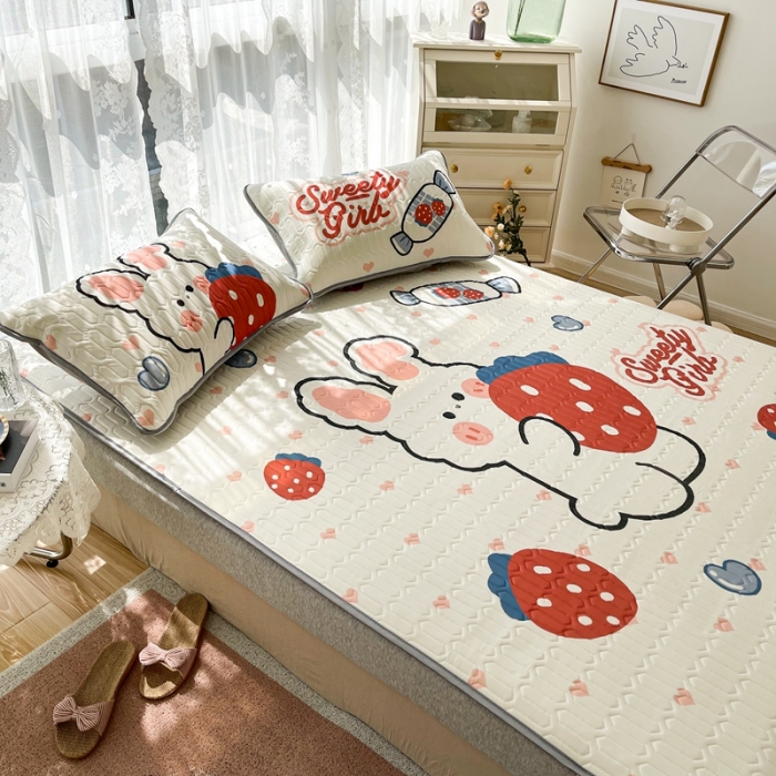 91家纺网 家纺一手货源 找家纺 慕尚2025实拍图大版乳胶席 草莓小兔