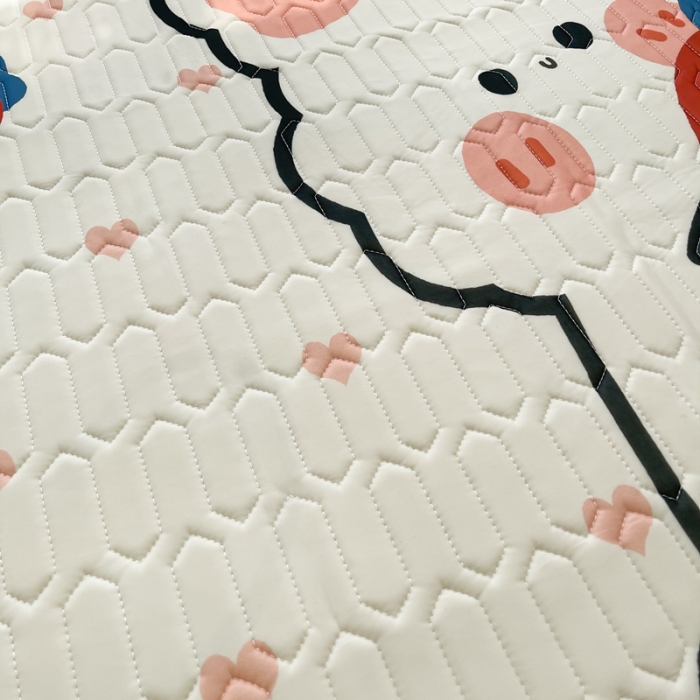 91家纺网 家纺一手货源 找家纺 慕尚2025实拍图大版乳胶席 草莓小兔