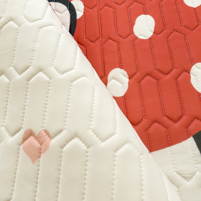 91家纺网 家纺一手货源 找家纺 慕尚2025实拍图大版乳胶席 草莓小兔