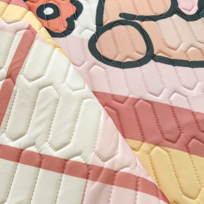 91家纺网 家纺一手货源 找家纺 慕尚2025实拍图大版乳胶席 樱桃熊兔