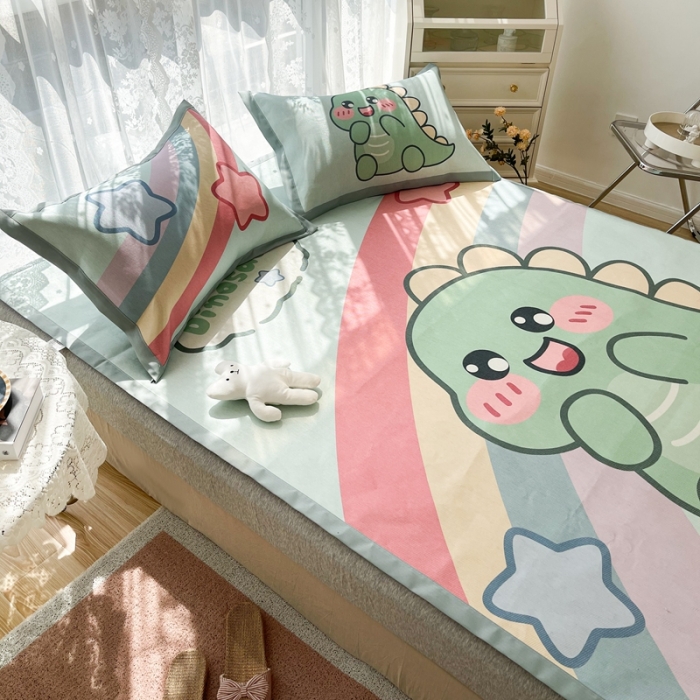 91家纺网 家纺一手货源 找家纺 慕尚 2025新款卡通宽边大版冰丝席 彩虹恐龙