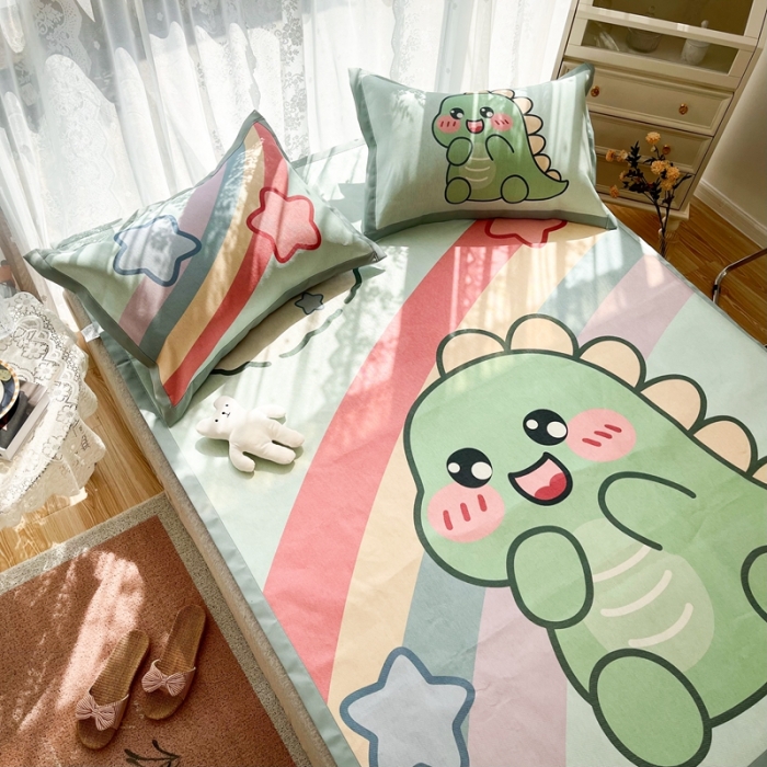 91家纺网 家纺一手货源 找家纺 慕尚 2025新款卡通宽边大版冰丝席 彩虹恐龙