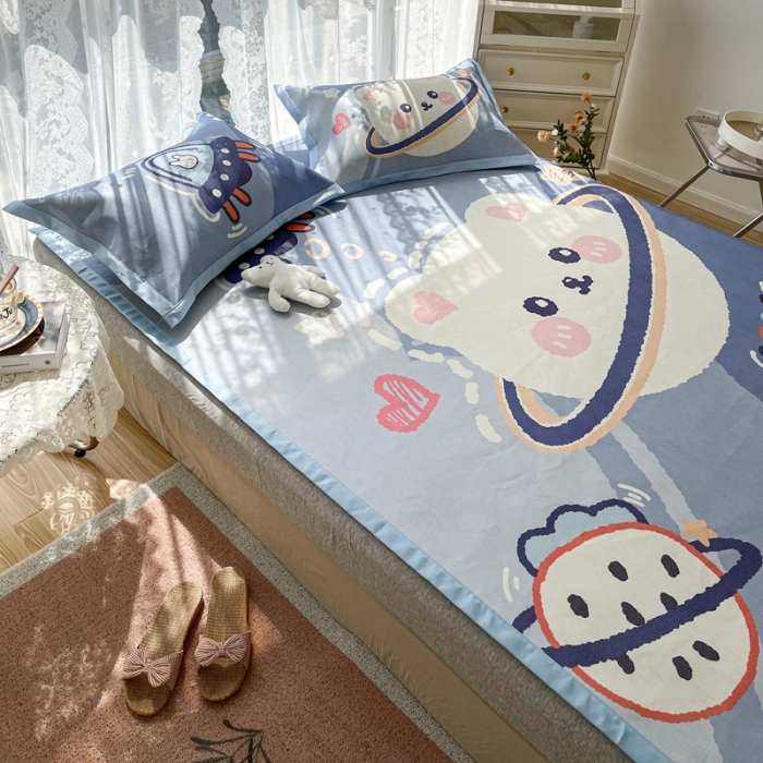 91家纺网 家纺一手货源 找家纺 慕尚 2025新款卡通宽边大版冰丝席 太空熊兔