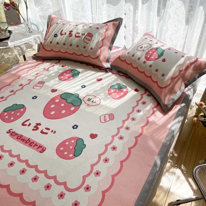 91家纺网 家纺一手货源 找家纺 慕尚 2025新款卡通宽边大版冰丝席 甜甜草莓