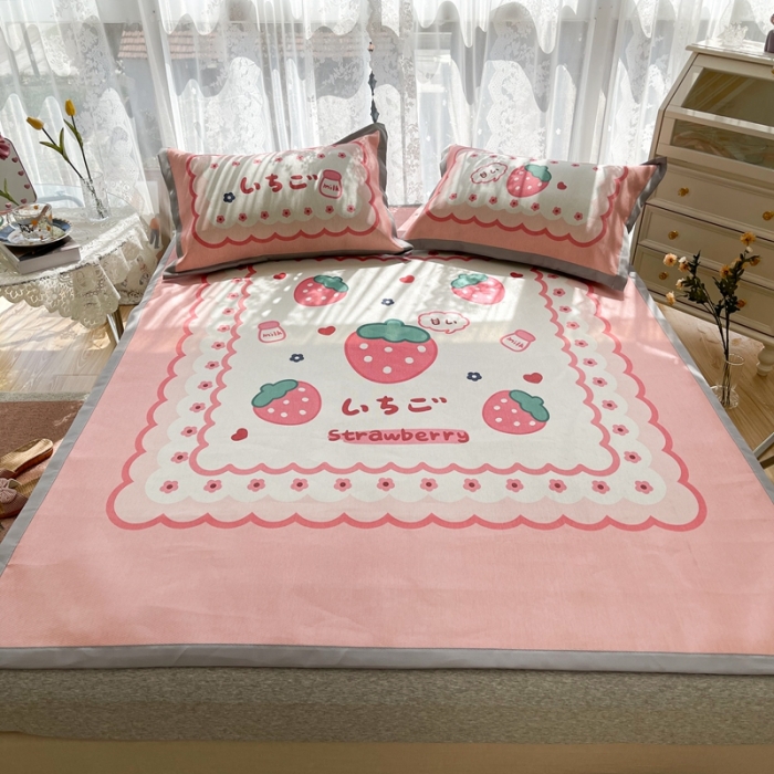 91家纺网 家纺一手货源 找家纺 慕尚 2025新款卡通宽边大版冰丝席 甜甜草莓