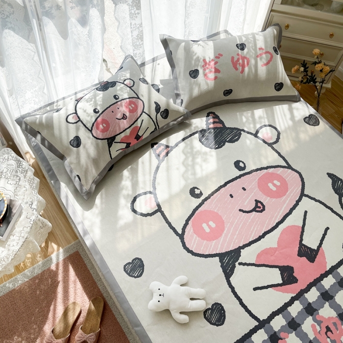 91家纺网 家纺一手货源 找家纺 慕尚 2025新款卡通宽边大版冰丝席 顽皮小牛