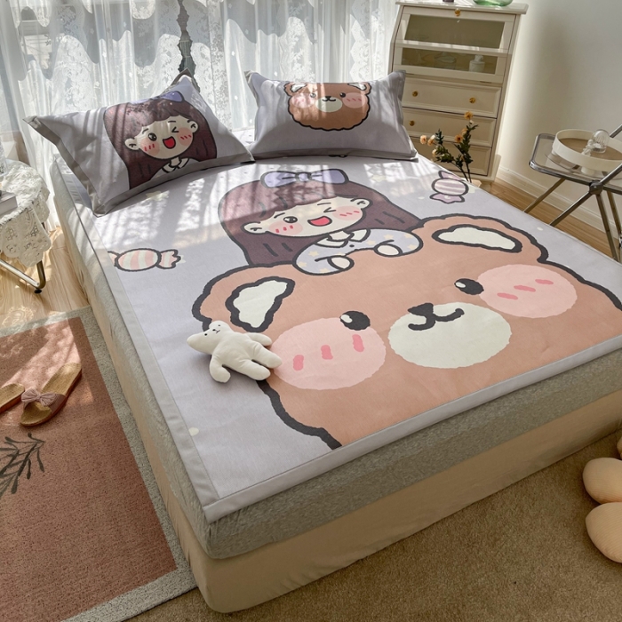 91家纺网 家纺一手货源 找家纺 慕尚 2025新款卡通宽边大版冰丝席 小熊少女