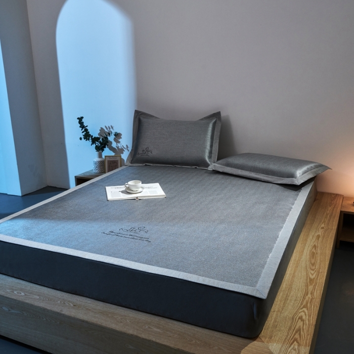 91家纺网 家纺一手货源 找家纺 朗莎家纺2021新款800D提花绣花条席 咖色