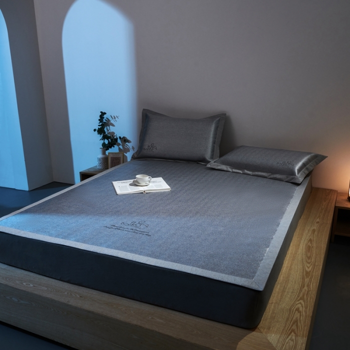 91家纺网 家纺一手货源 找家纺 朗莎家纺2021新款800D提花绣花条席 蓝色