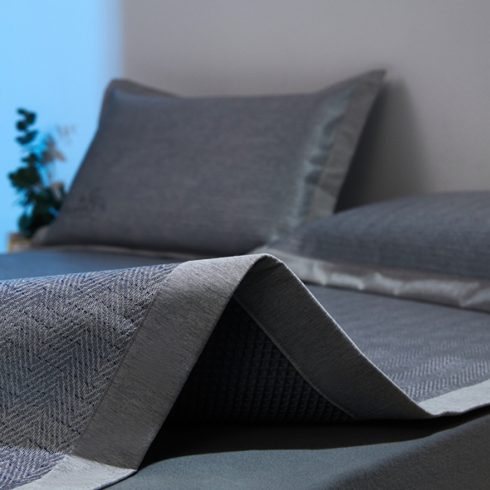 91家纺网 家纺一手货源 找家纺 朗莎家纺2021新款800D提花绣花条席 蓝色