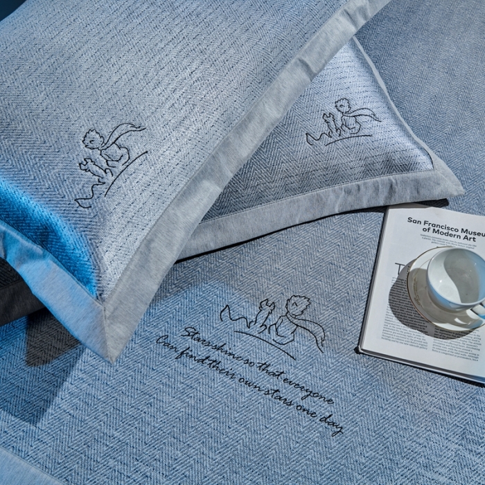 91家纺网 家纺一手货源 找家纺 朗莎家纺2021新款800D提花绣花条席 蓝色