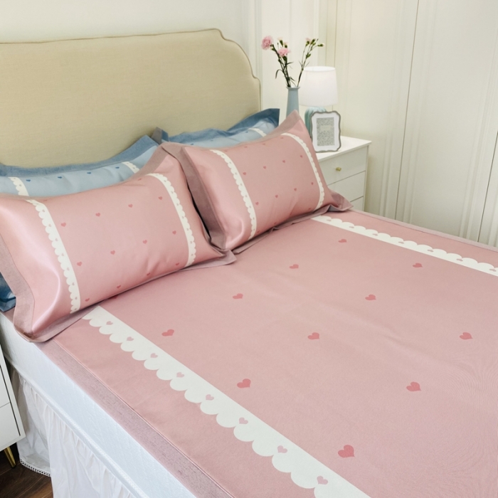 91家纺网 家纺一手货源 找家纺 本希家居 新款高端可水洗冰丝席数码印花 花边小爱心-粉