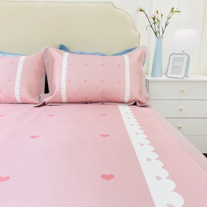 91家纺网 家纺一手货源 找家纺 本希家居 新款高端可水洗冰丝席数码印花 花边小爱心-粉