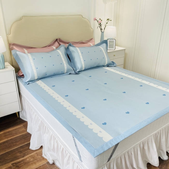 91家纺网 家纺一手货源 找家纺 本希家居 新款高端可水洗冰丝席数码印花 花边小爱心-蓝