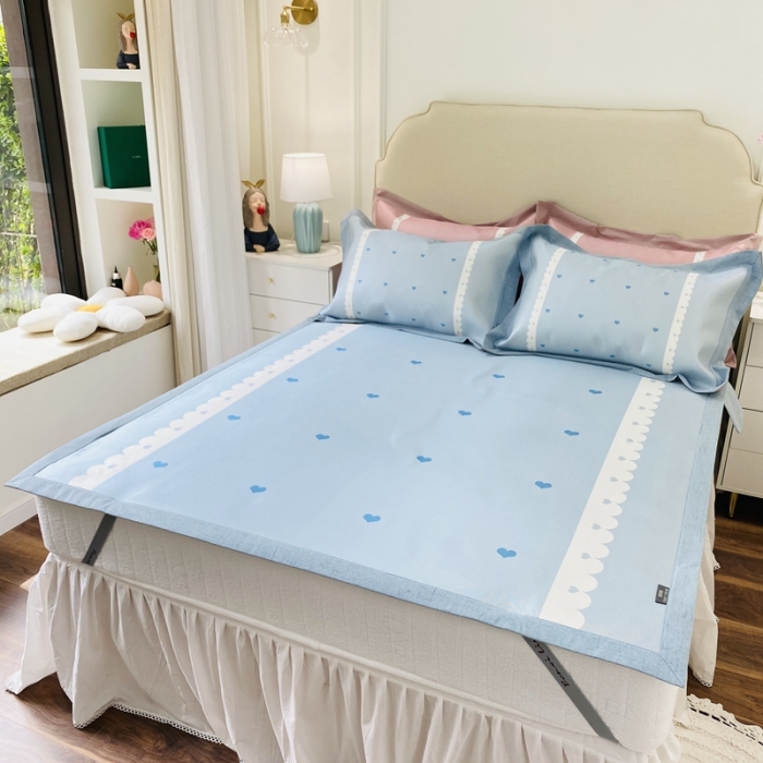 91家纺网 家纺一手货源 找家纺 本希家居 新款高端可水洗冰丝席数码印花 花边小爱心-蓝