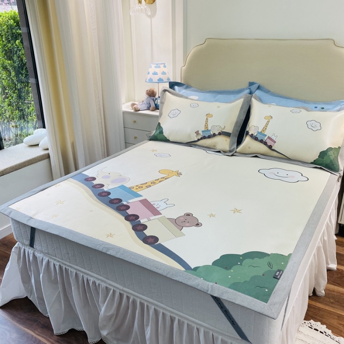 91家纺网 家纺一手货源 找家纺 本希家居 2021新款高端可水洗冰丝席数码印花 快乐小火车