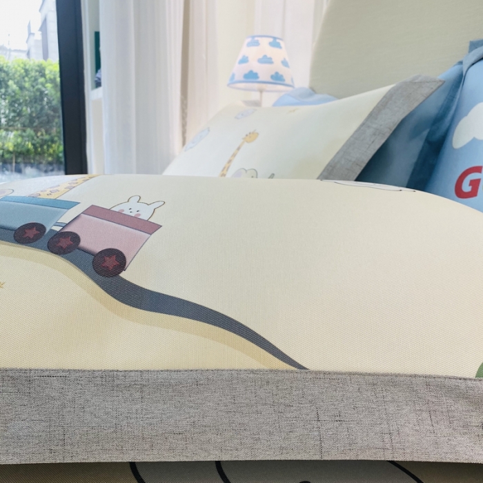 91家纺网 家纺一手货源 找家纺 本希家居 2021新款高端可水洗冰丝席数码印花 快乐小火车