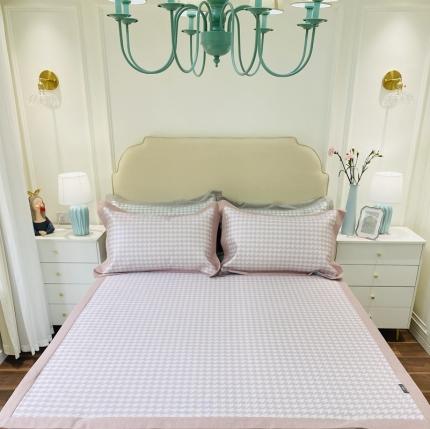 91家纺网 家纺一手货源 找家纺 本希家居 新款高端可水洗冰丝席数码印花 千鸟格-淡雅紫