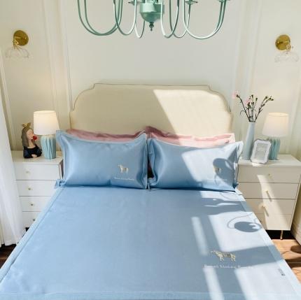 91家纺网 家纺一手货源 找家纺 本希家居 2021新款高端可水洗冰丝席数码印花 小马-贵族蓝