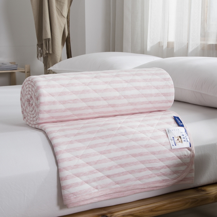 91家纺网 家纺一手货源 找家纺 琪琪阁 2022新款针织棉夏被宽条纹系列 浅粉条纹