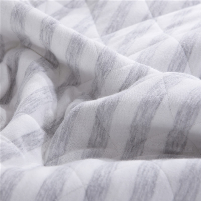 91家纺网 家纺一手货源 找家纺 琪琪阁 2022新款针织棉夏被宽条纹系列 浅灰条纹