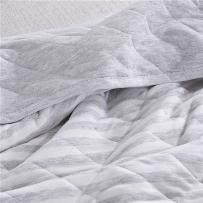 91家纺网 家纺一手货源 找家纺 琪琪阁 2022新款针织棉夏被宽条纹系列 浅灰条纹