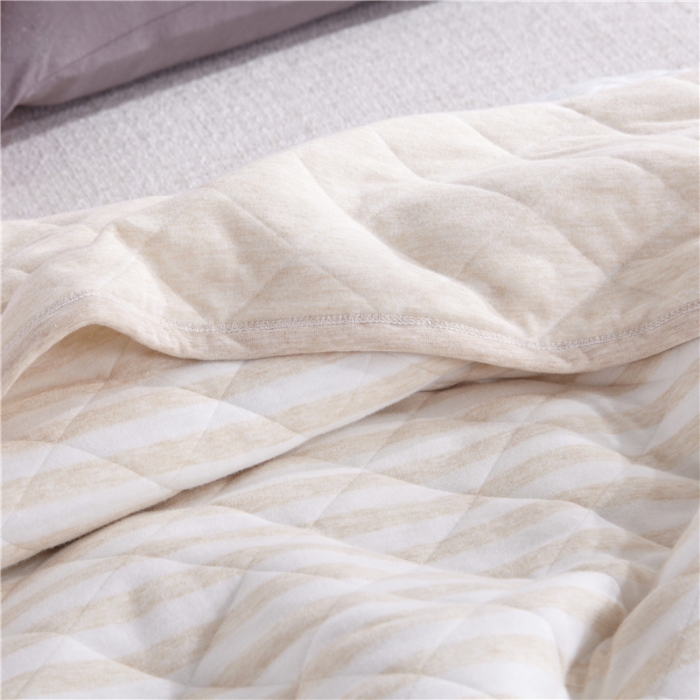 91家纺网 家纺一手货源 找家纺 琪琪阁 2022新款针织棉夏被宽条纹系列 浅咖条纹