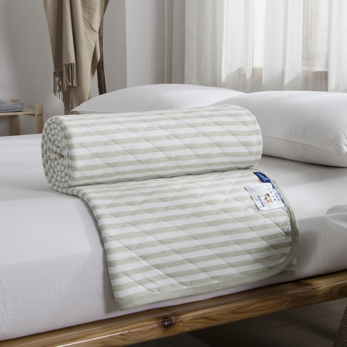 91家纺网 家纺一手货源 找家纺 琪琪阁 2022新款针织棉夏被宽条纹系列 浅绿条纹