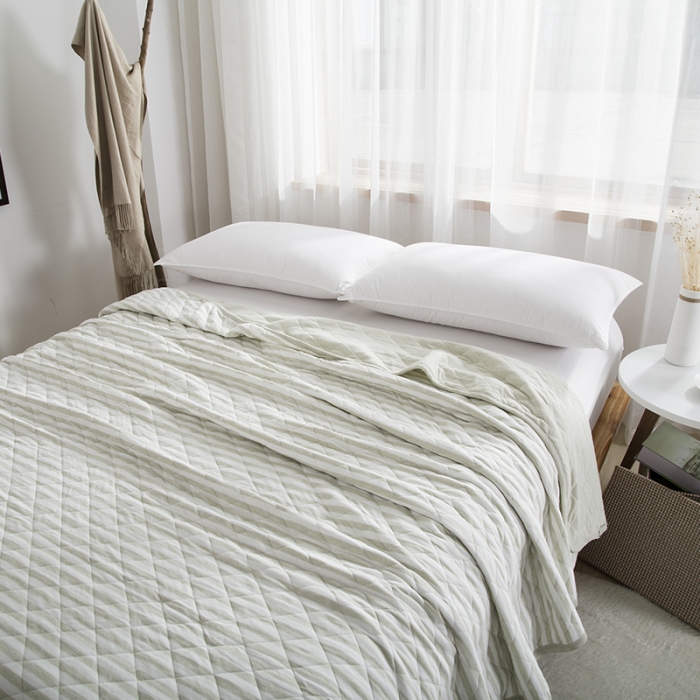 91家纺网 家纺一手货源 找家纺 琪琪阁 2022新款针织棉夏被宽条纹系列 浅绿条纹