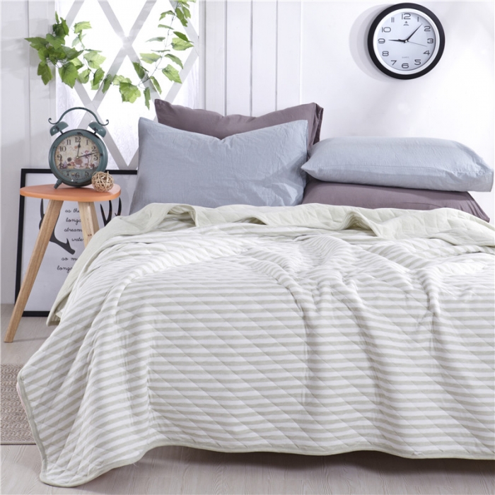 91家纺网 家纺一手货源 找家纺 琪琪阁 2022新款针织棉夏被宽条纹系列 浅绿条纹