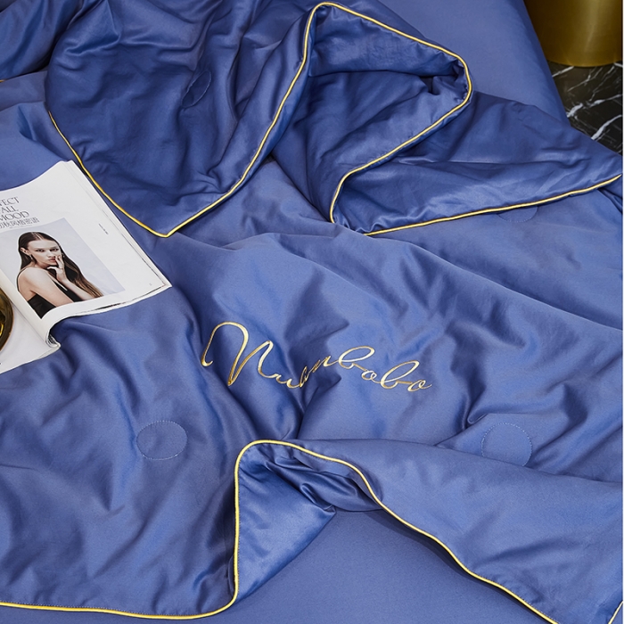 91家纺网 家纺一手货源 找家纺 啊雅 2025新款水洗冰丝夏被四件套 宝蓝色