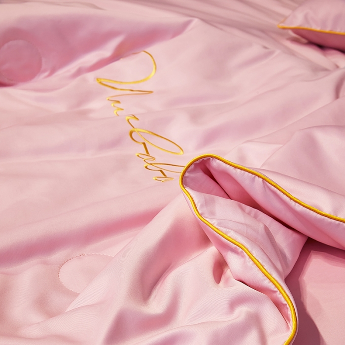 91家纺网 家纺一手货源 找家纺 啊雅 2025新款水洗冰丝夏被四件套 公主粉