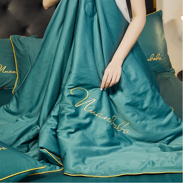 91家纺网 家纺一手货源 找家纺 啊雅 2025新款水洗冰丝夏被四件套 锦绿色