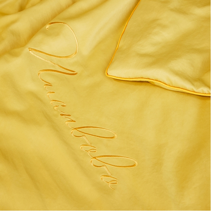 91家纺网 家纺一手货源 找家纺 啊雅 2025新款水洗冰丝夏被四件套 艳黄色