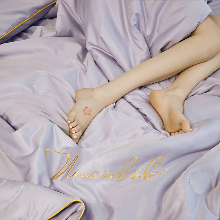 91家纺网 家纺一手货源 找家纺 啊雅 2025新款水洗冰丝夏被四件套 银灰色