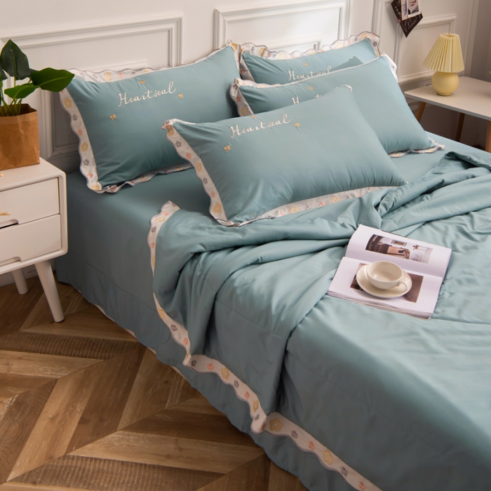 91家纺网 家纺一手货源 找家纺 安妮家居 2021新款泫雅风水洗刺绣夏被四件套 宾利蓝