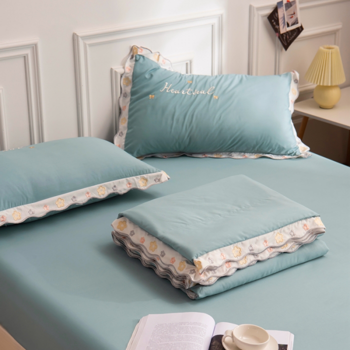 91家纺网 家纺一手货源 找家纺 安妮家居 2021新款泫雅风水洗刺绣夏被四件套 宾利蓝