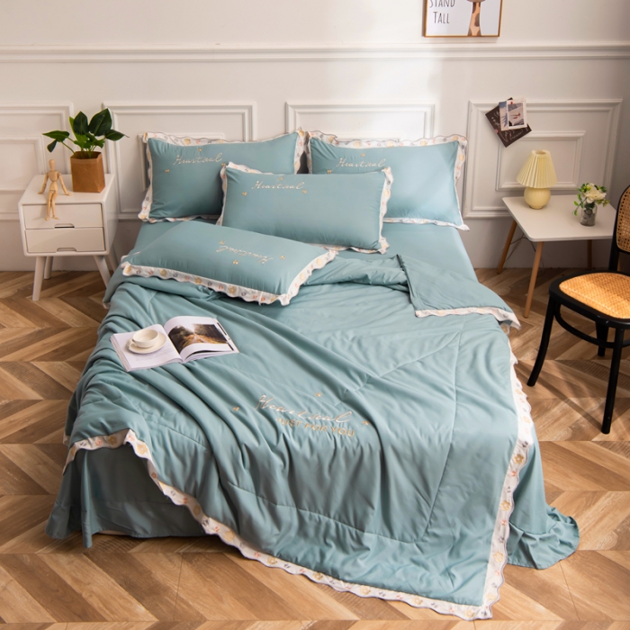 91家纺网 家纺一手货源 找家纺 安妮家居 2021新款泫雅风水洗刺绣夏被四件套 宾利蓝