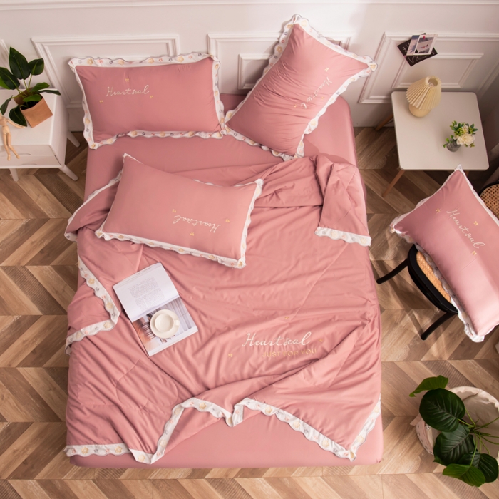 91家纺网 家纺一手货源 找家纺 安妮家居 2021新款泫雅风水洗刺绣夏被四件套 豆沙