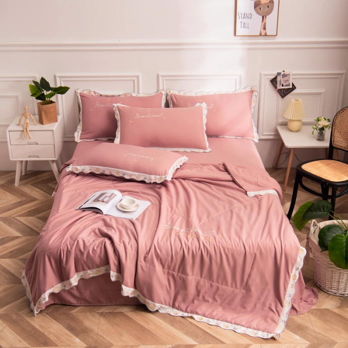 91家纺网 家纺一手货源 找家纺 安妮家居 2021新款泫雅风水洗刺绣夏被四件套 豆沙