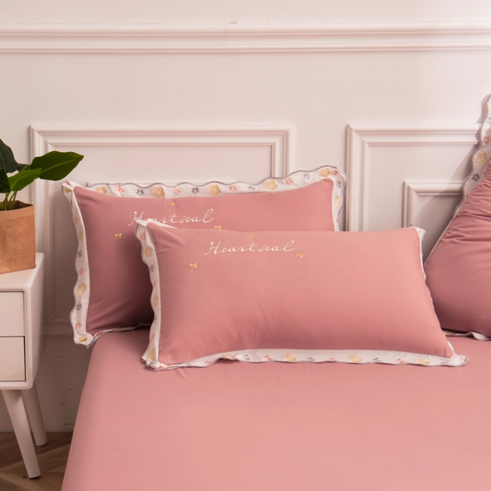 91家纺网 家纺一手货源 找家纺 安妮家居 2021新款泫雅风水洗刺绣夏被四件套 豆沙