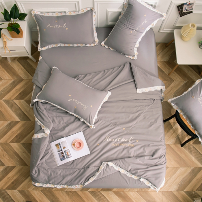 91家纺网 家纺一手货源 找家纺 安妮家居 2021新款泫雅风水洗刺绣夏被四件套 爵士灰