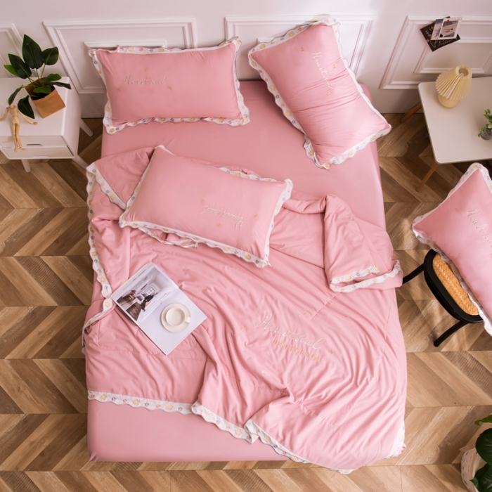 91家纺网 家纺一手货源 找家纺 安妮家居 2021新款泫雅风水洗刺绣夏被四件套 少女粉