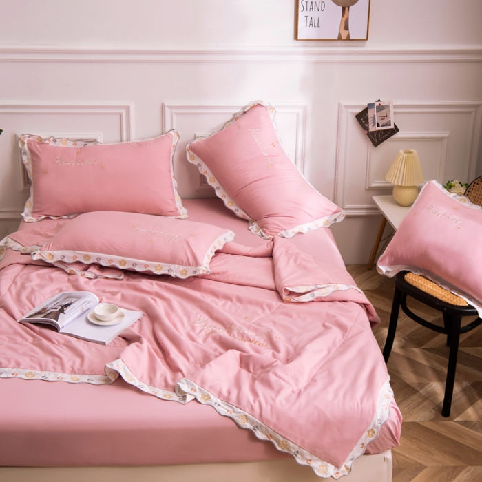 91家纺网 家纺一手货源 找家纺 安妮家居 2021新款泫雅风水洗刺绣夏被四件套 少女粉