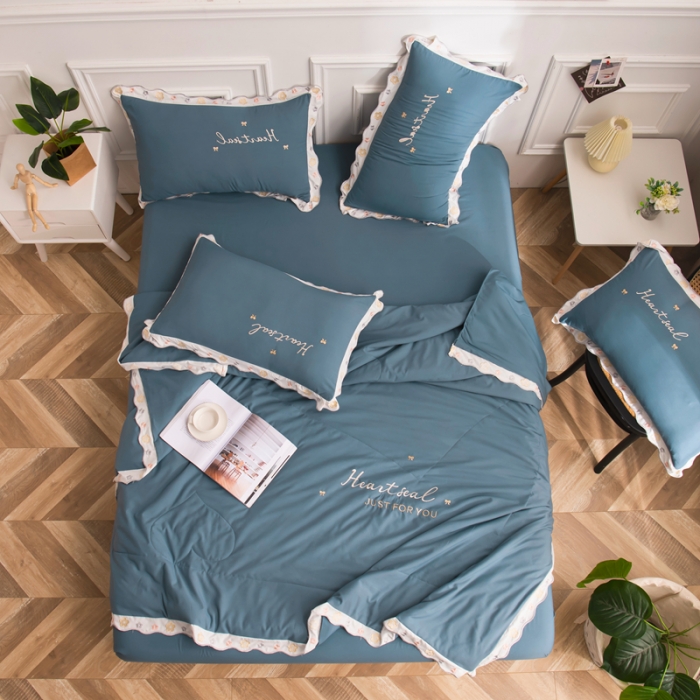 91家纺网 家纺一手货源 找家纺 安妮家居 2021新款泫雅风水洗刺绣夏被四件套 星空蓝