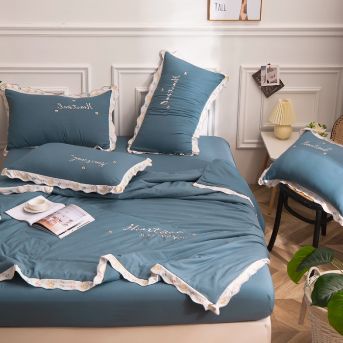 91家纺网 家纺一手货源 找家纺 安妮家居 2021新款泫雅风水洗刺绣夏被四件套 星空蓝