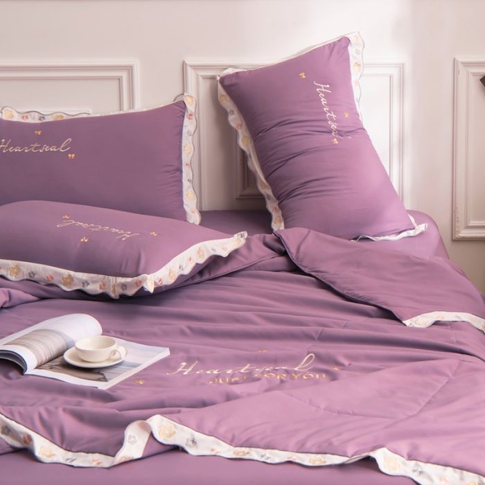 91家纺网 家纺一手货源 找家纺 安妮家居 2021新款泫雅风水洗刺绣夏被四件套 优雅紫